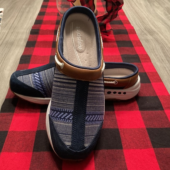 EUC Easy Spirit Tnot Slip on shoe. Size 7.5 - Picture 2 of 6